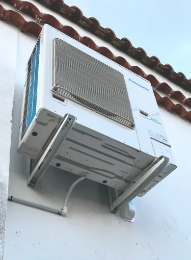 Pourquoi une climatisation qui goûte à l'intérieur n'est pas normale, sur  Châteauneuf-les-Martigues, Martigues, TWE